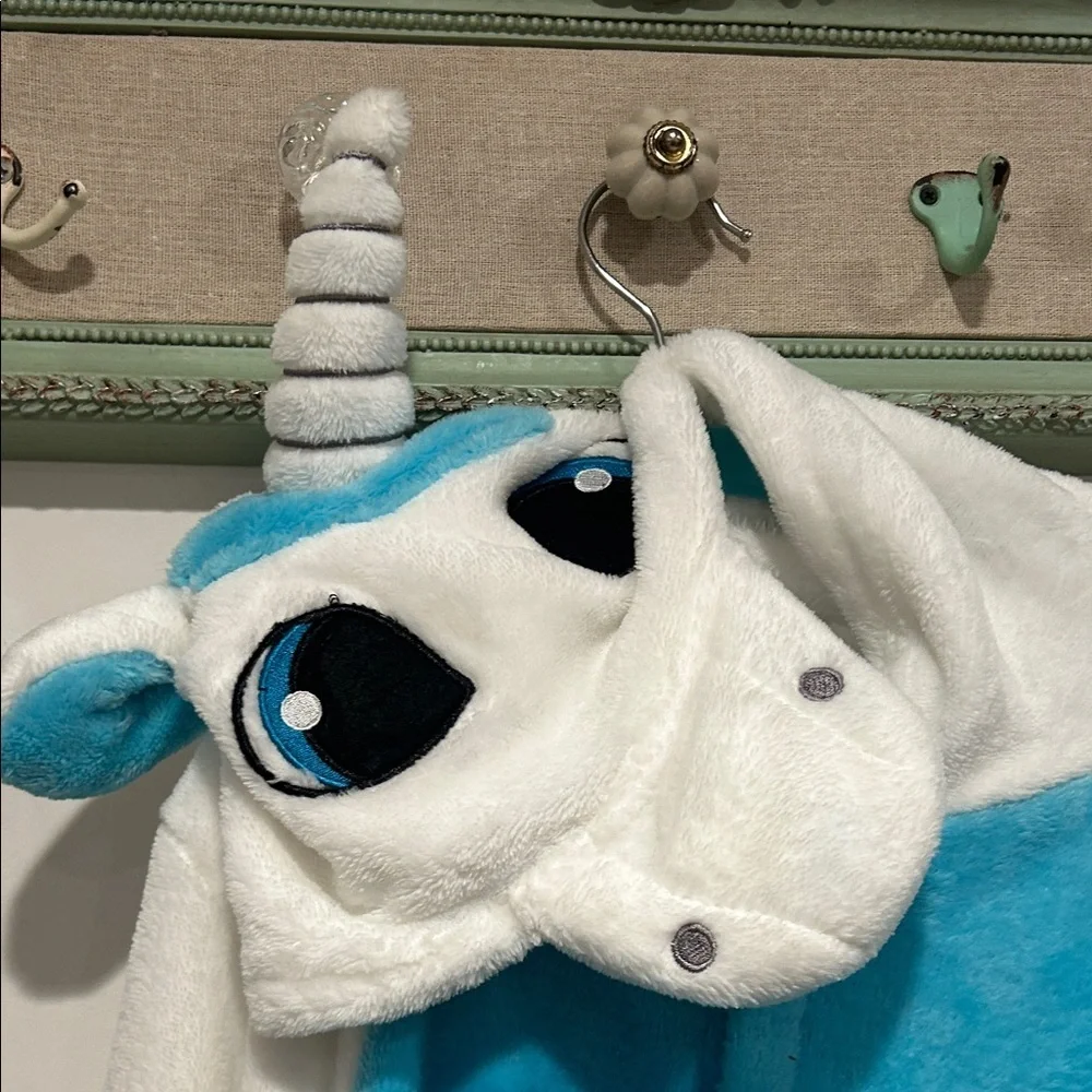 Mythical flying Unicorn Onesie size 4-5 USA unisex kids Blue and White